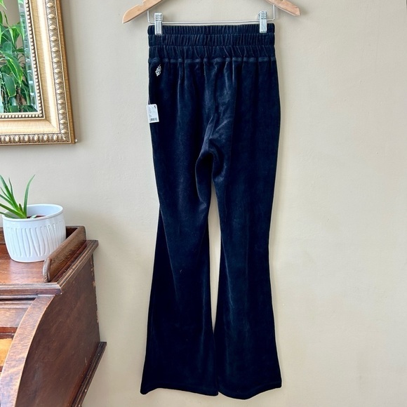 Free People Movement Take the Lead Velour Velvet Flare Pants Size XS Black NWT - Picture 5 of 10
